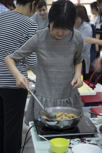 國(guó)際學(xué)生美食節(jié) (19)