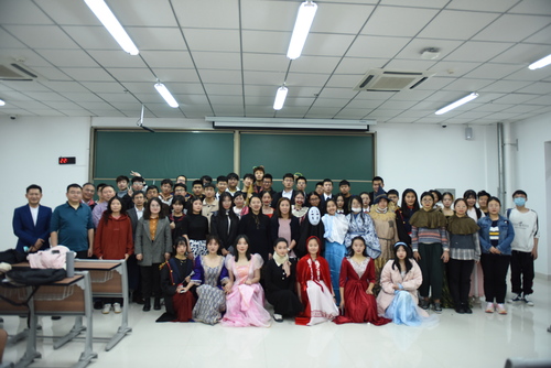 20201103文理學(xué)院英語專業(yè)舉辦首場西方文化系列體驗(yàn)活動 (2)