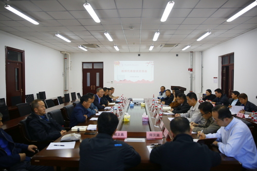 與校區(qū)教職工座談交流