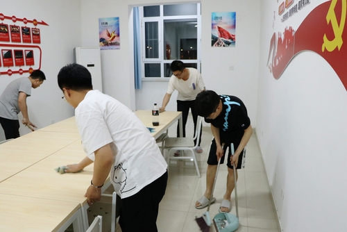 20210512學黨史、辦實事——文理學院學生第一黨支部在公寓樓設立黨員先鋒崗 (3)