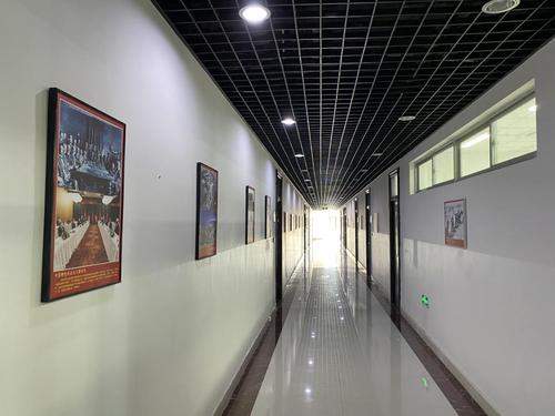 20210621文理學(xué)院舉辦第六期“光暈”長廊專題畫展