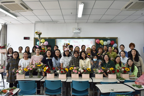 20220308+文理學(xué)院舉辦迎三八“春之聲?花之語”主題花藝活動