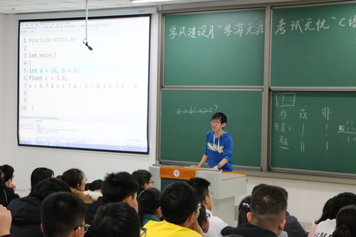20191208 校區(qū)工學(xué)院舉辦“學(xué)海無涯，考試無憂——朋輩互助微課堂”活動 (2)