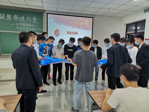 “傳承石油精神，凝聚奮進(jìn)力量”市黨群服務(wù)中心走進(jìn)校區(qū)工學(xué)院送學(xué)活動(dòng)2