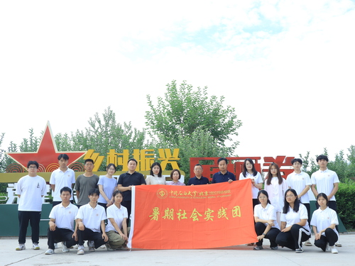 小拐-實踐團及工學(xué)院老師與小拐鄉(xiāng)旅游公司人員合影