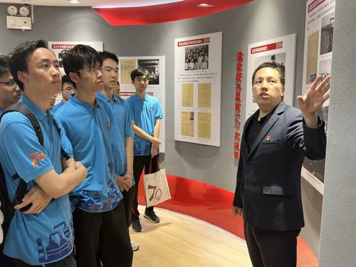 時代鑄就發(fā)展篇，我輩助力滄桑變-2024·7·2-克拉瑪依黨群服務(wù)中心了解克拉瑪依黨史 (2)