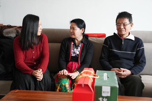 圖一：春節(jié)給方輝云老師拜年