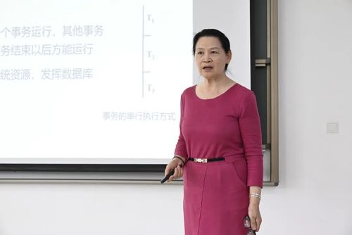 圖三：方輝云老師在專心授課