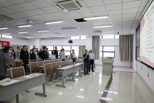3.肖磊帶領新進教職工宣誓-新聞圖