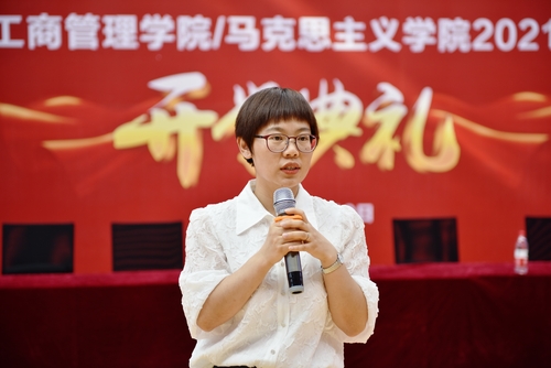 費導(dǎo)在開學(xué)典禮上講話