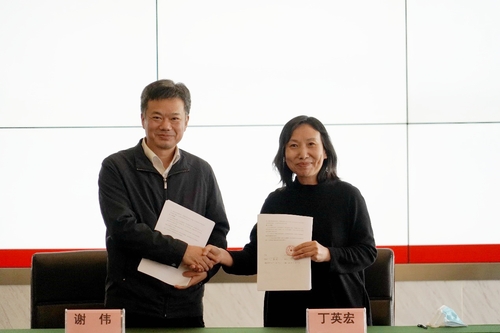 20211112中國石油大學(xué)（北京）克拉瑪依校區(qū)與新疆建設(shè)兵團(tuán)石油有限公司簽訂校企合作框架協(xié)議 1