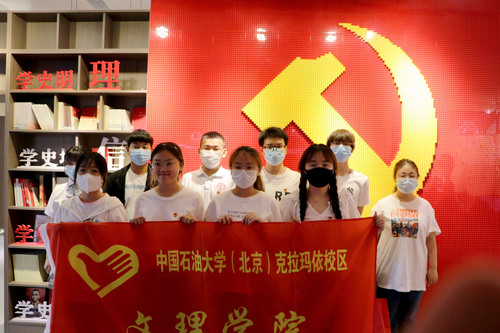 20210601文理學(xué)院青年團員與城南社區(qū)少先隊員聯(lián)合舉辦“建黨百年 童心向黨”慶六一活動 (6)