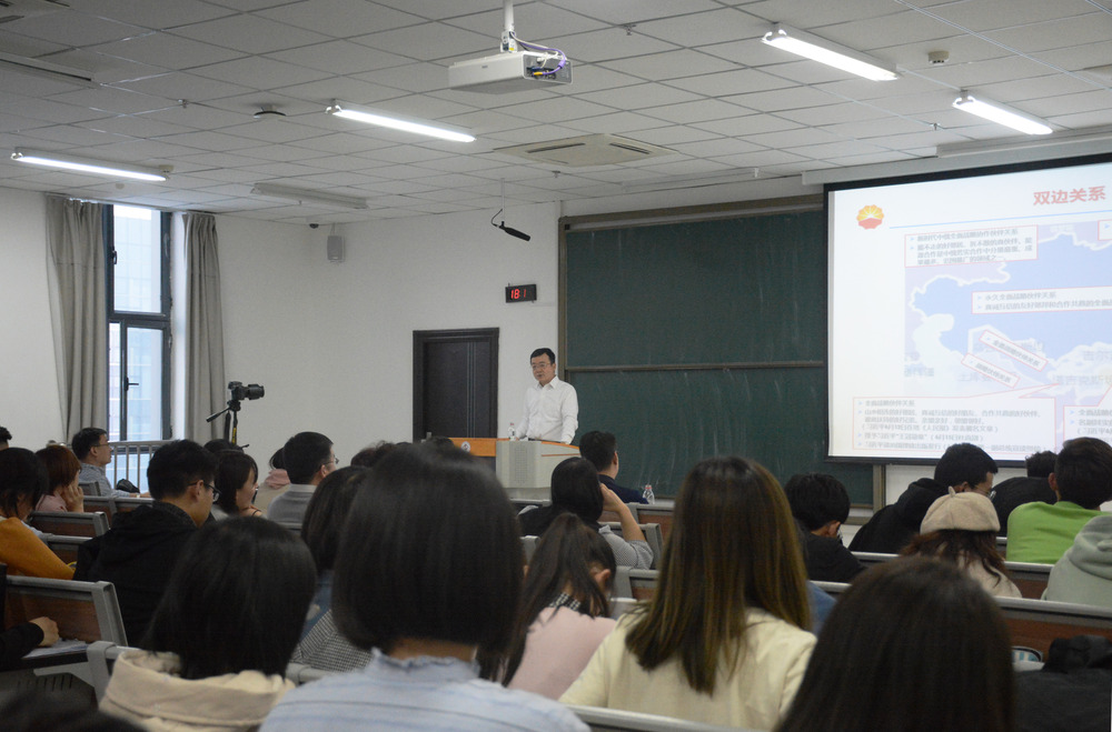20191206 卓越講壇第二十期 鄧民敏 “中國石油的引進來與走出去戰(zhàn)略” (5)