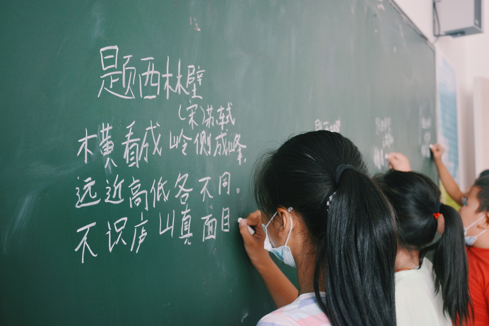 校區(qū)文理學院與克拉瑪依佳福社區(qū)共建大學生志愿服務基地 (3)