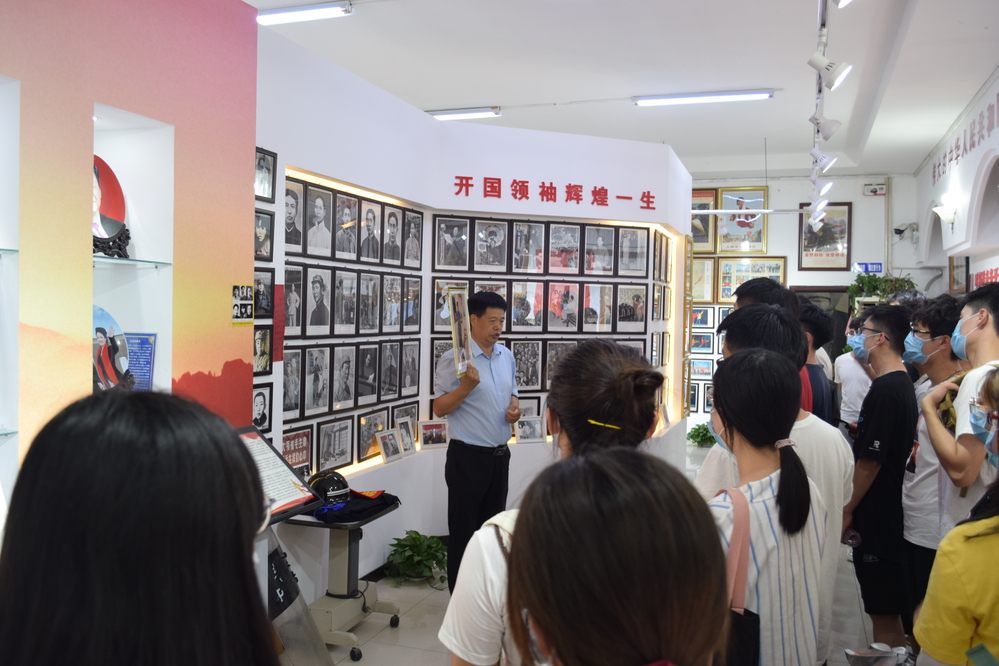 20200720-石油學(xué)院學(xué)生第一、第二黨支部赴紅色記憶展覽館開展主題黨日活動 (2)
