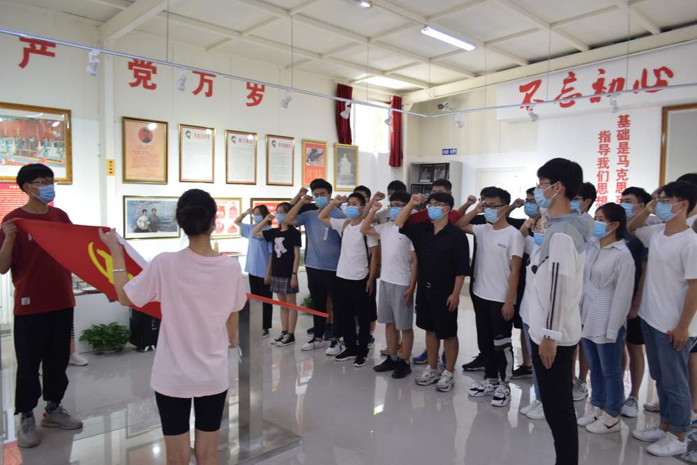 20200720-石油學(xué)院學(xué)生第一、第二黨支部赴紅色記憶展覽館開展主題黨日活動 (3)