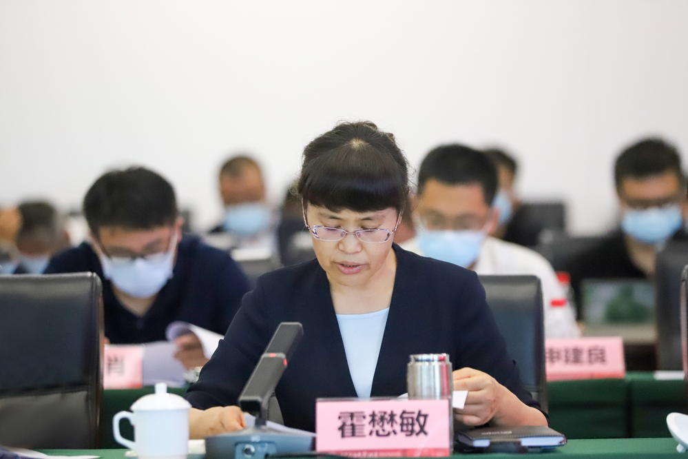 20220706自治區(qū)推動中國石油大學（北京）克拉瑪依校區(qū)產(chǎn)學研工作會暨數(shù)智油氣現(xiàn)代產(chǎn)業(yè)學院理事會一屆一次會議 邱煜珩 朱宏淇攝 (180)