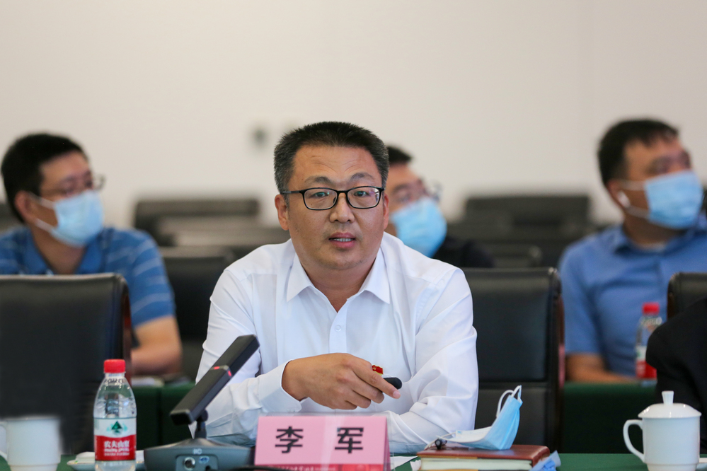 20220706自治區(qū)推動中國石油大學（北京）克拉瑪依校區(qū)產(chǎn)學研工作會暨數(shù)智油氣現(xiàn)代產(chǎn)業(yè)學院理事會一屆一次會議 邱煜珩 朱宏淇攝 (91)