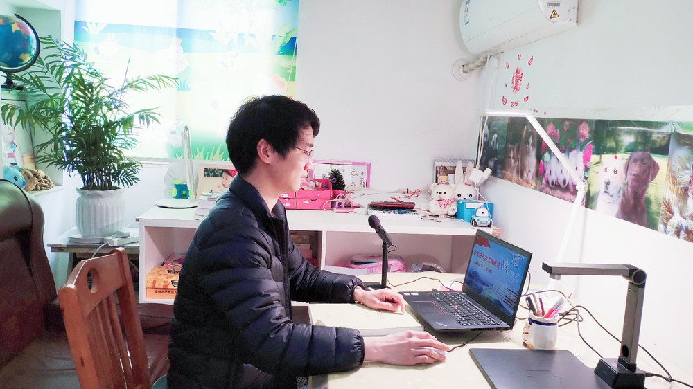 圖1.石油學(xué)院朱道義老師在線教授《油氣田開發(fā)工程概論》課