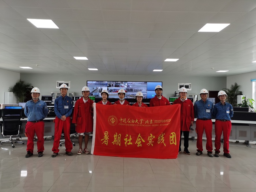 參觀哈得一聯(lián)合站主控室