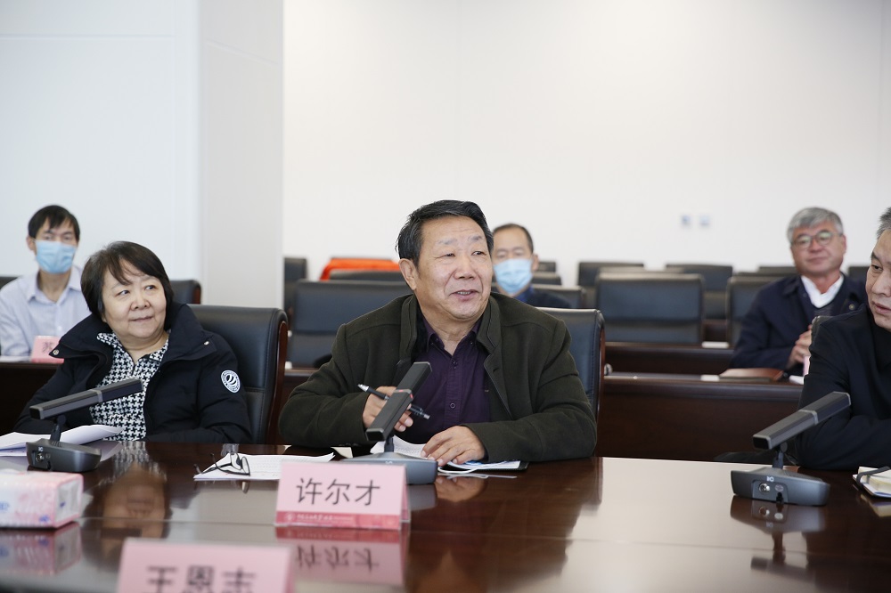 許爾才講話
