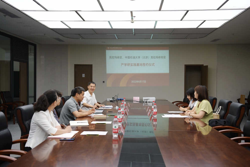 與人社局簽約