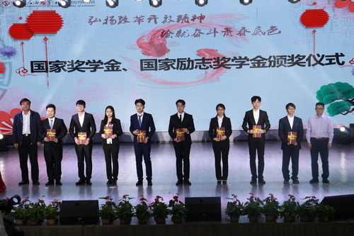 20181221迎新晚會暨第二屆企業(yè)頒獎典禮-照片-新媒體中心 藝視界-祈浩福郭祥祥等 (120)