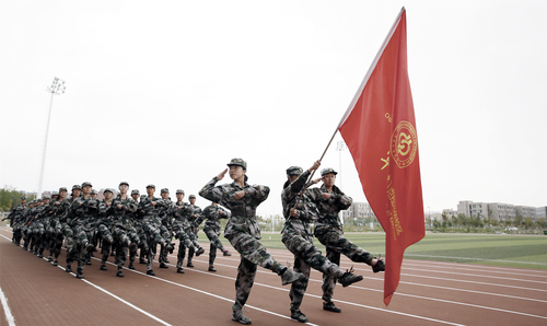 20180909新生2018級軍訓(xùn)結(jié)訓(xùn)典禮-張寶 (52)