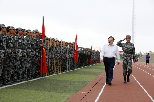 20180909新生2018級軍訓(xùn)結(jié)訓(xùn)典禮-張寶 (11)