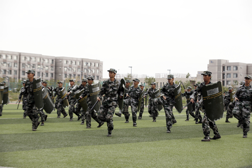 20180909新生2018級軍訓(xùn)結(jié)訓(xùn)典禮-張寶 (58)