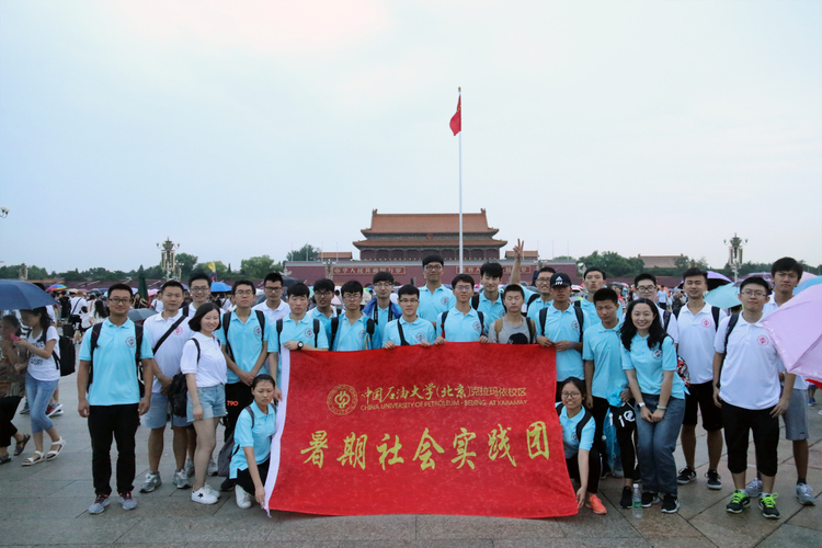 13兩校區(qū)學(xué)生升旗儀式