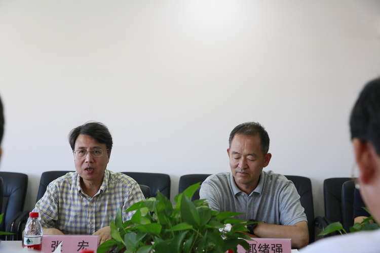 20170831中石大克拉瑪依校區(qū)與山東威馬泵業(yè)簽署協(xié)議-張寶 (6)