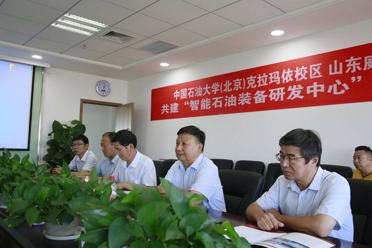 20170831中石大克拉瑪依校區(qū)與山東威馬泵業(yè)簽署協(xié)議-張寶 (7)