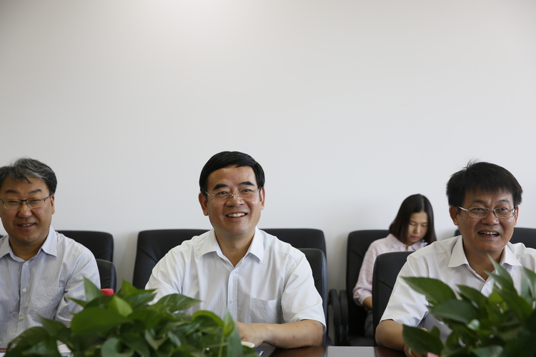 20170709對外經(jīng)貿(mào)大學(xué)蔣慶哲書記一行到訪克拉瑪依校區(qū)-張寶 (33)