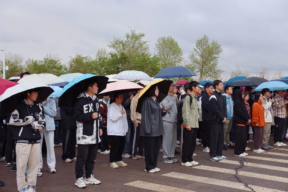 20250420校區(qū)校友林 援建林種植活動-李新雅 (15)