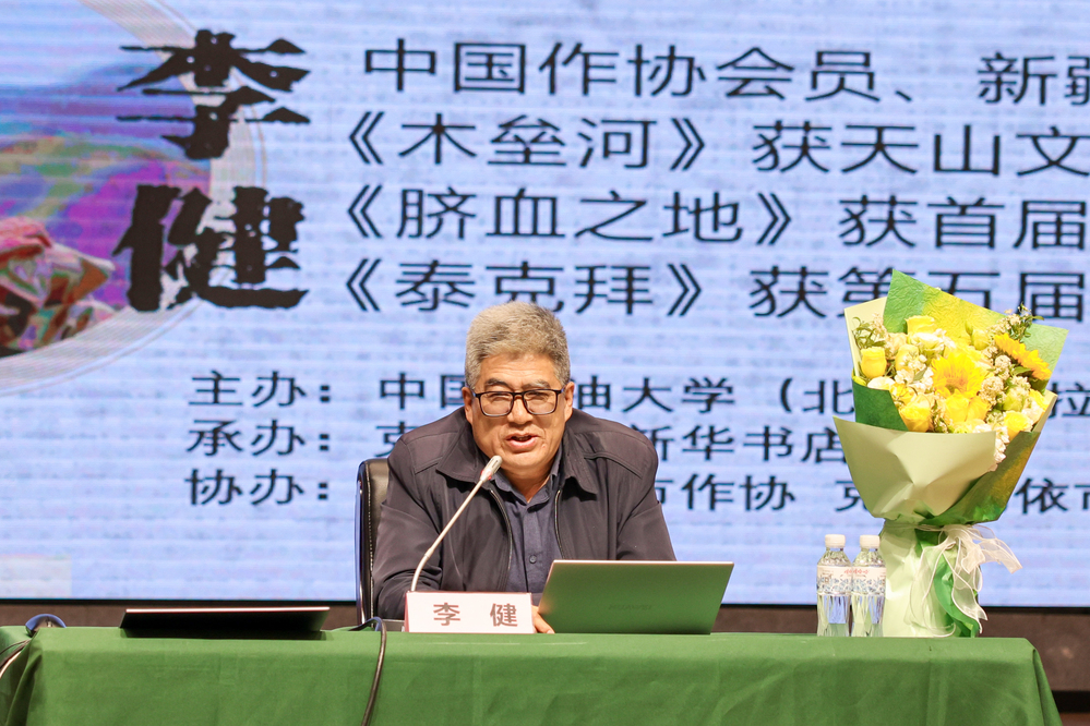 20250422天山文學(xué)獎叢書作家行 (91).JPG