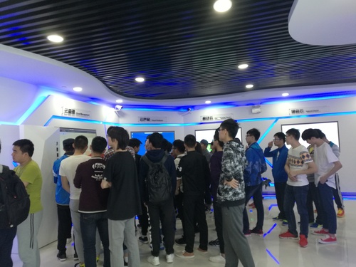 20170418軟件工程專業(yè)學(xué)生到克拉瑪依云計(jì)算產(chǎn)業(yè)園區(qū)實(shí)習(xí)實(shí)踐-付璇3