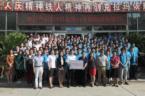 20170518我校在克拉瑪依市展覽館建立大學生愛國主義教育實踐基地-付璇5
