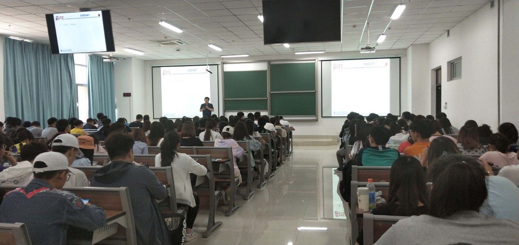 20190511-文理學(xué)院成功舉辦第十八期卓越講壇-文理學(xué)院-徐紹康01