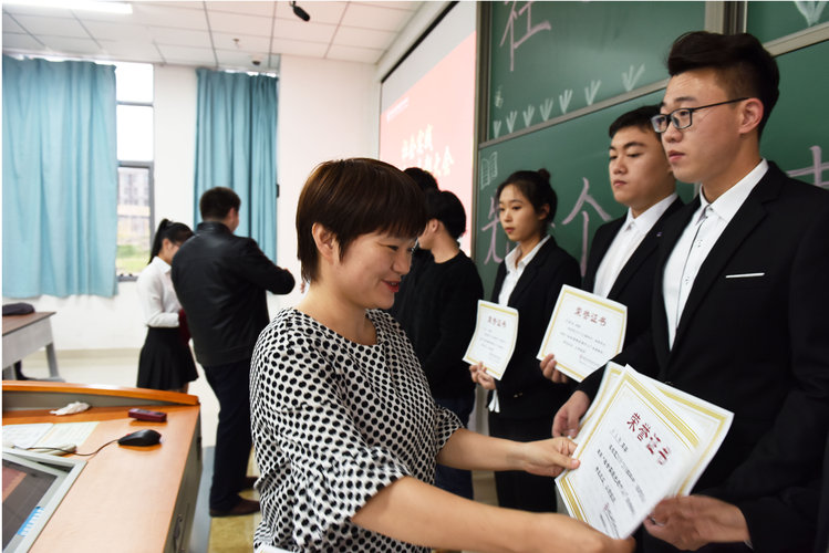 20191111-文理學(xué)院開展社會(huì)實(shí)踐表彰分享會(huì) (3)