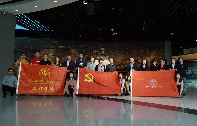 20191202文理學(xué)院與三五九旅屯墾紀(jì)念館共建愛(ài)國(guó)主義教育基地 (6)