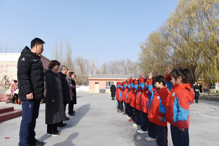 20191202校區(qū)文理學院在新和縣建立大學生志愿服務基地 (3)