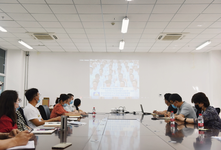 文理學院師生熱議習近平總書記給校區(qū)畢業(yè)生回信 (2)