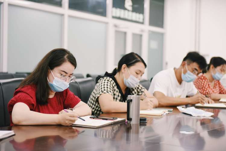 文理學院師生熱議習近平總書記給校區(qū)畢業(yè)生回信 (3)