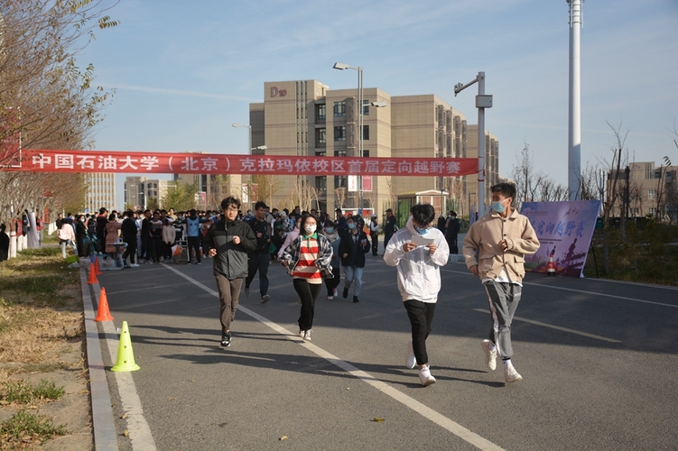 校區(qū)成功舉辦首屆校園定向越野比賽_副本