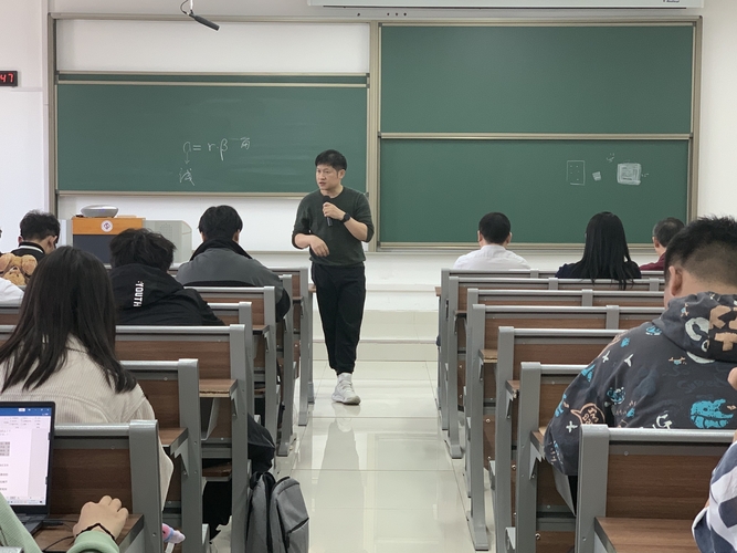 20200421 校區(qū)文理學院外語系召開英語專業(yè)師生座談會