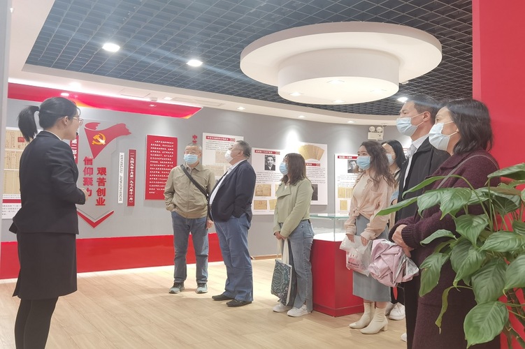 202010420+思政系與院辦聯(lián)合黨支部開展“發(fā)揚(yáng)紅色傳統(tǒng)，傳承紅色基因”黨日活動(dòng)