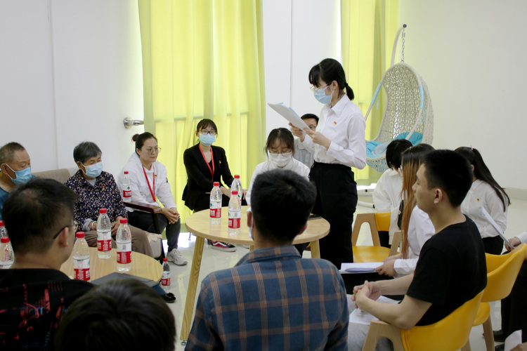20210430文理學院學生第一黨支部與校區(qū)青馬協(xié)會聯(lián)合城南社區(qū)開展青馬讀書會活動 (6)