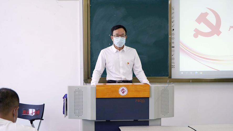 20210917+校區(qū)領(lǐng)導(dǎo)班子成員深入外語(yǔ)體育系聯(lián)合黨支部講專題黨課1