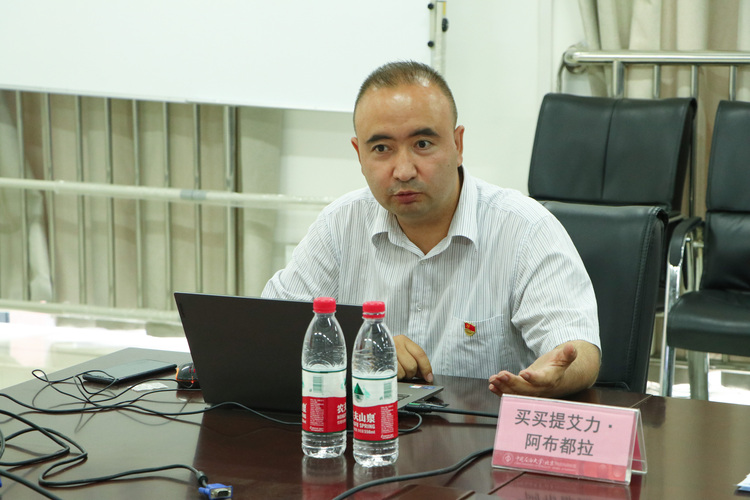 20220619+校區(qū)文理學(xué)院外語系黨支部開展“鑄牢中華民族共同體意識”專題黨課